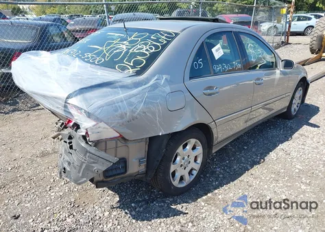 2005 Mercedes-Benz C 240 Luxury 4Matic z USA, uszkodzony, nr VIN WDBRF81J35F682497